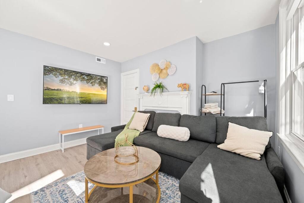 New! Cozy Apt In Center City! Филаделфия Екстериор снимка