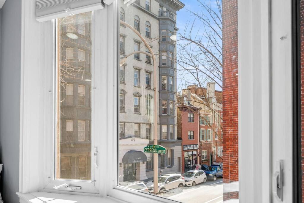 New! Cozy Apt In Center City! Филаделфия Екстериор снимка