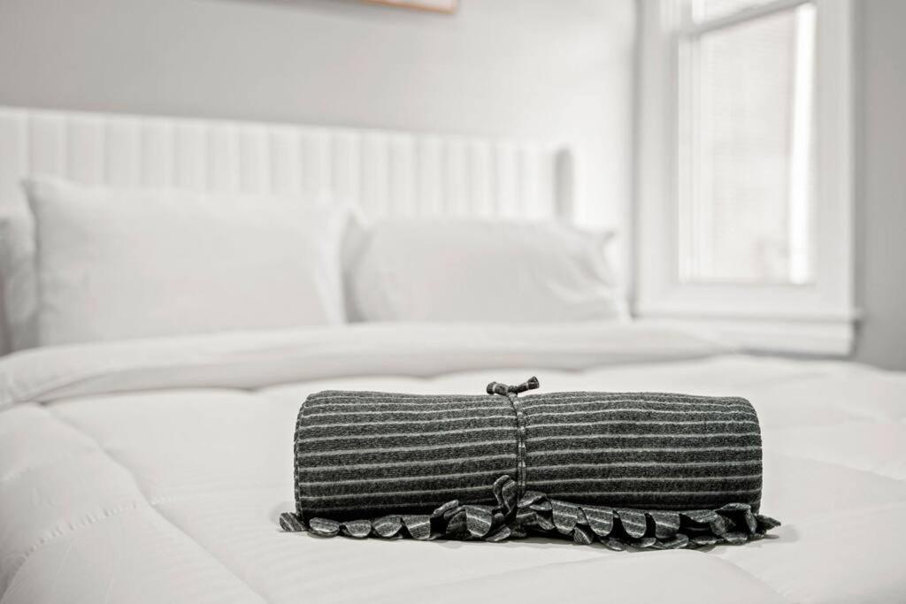 New! Cozy Apt In Center City! Филаделфия Екстериор снимка