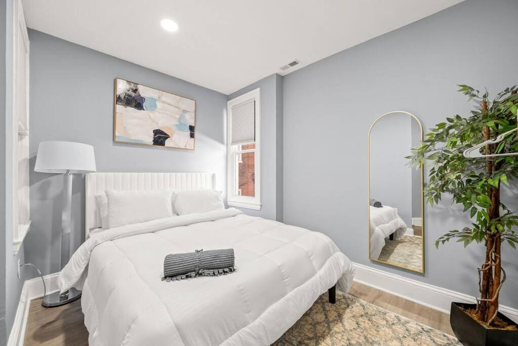 New! Cozy Apt In Center City! Филаделфия Екстериор снимка