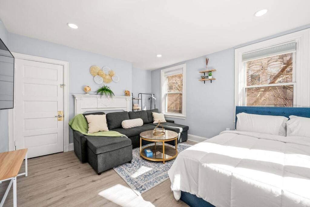 New! Cozy Apt In Center City! Филаделфия Екстериор снимка