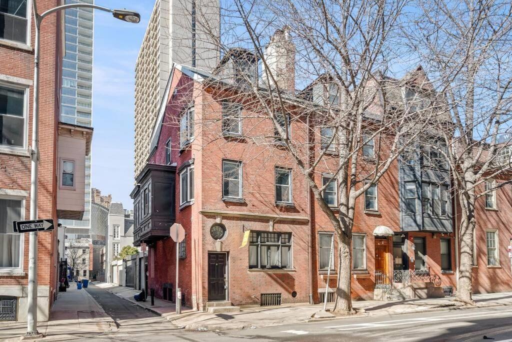 New! Cozy Apt In Center City! Филаделфия Екстериор снимка
